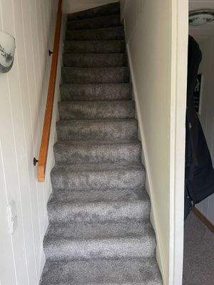 2024.03.12 Bild innen Flur Treppe.jpg