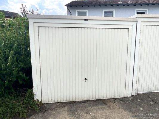 eigene Garage im separaten Garagenhof