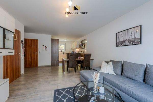 Offener Wohn- und Küchenbereich – lichtdurchflutet und ideal für gemeinsames Kochen und gemütliche Stunden.