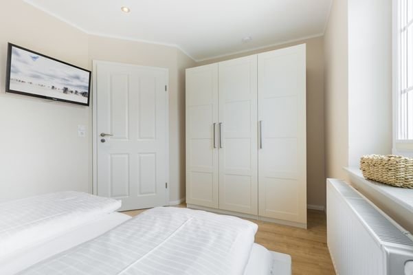 1. Schlafzimmer (vorne)