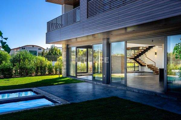 Detached 4-Bedroom House with Private Pool in Belek Antalya