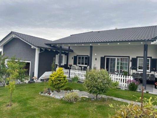 Doppelhaushälften-Bungalow