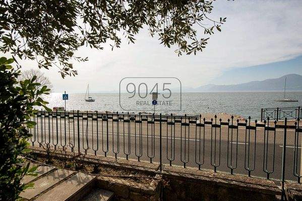 Charmante Reihenhausvilla mit traumhaftem Seeblick und privatem Garten in Torri