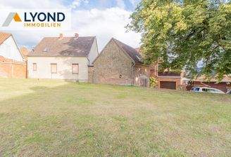 Rückseite von Haus und Garage