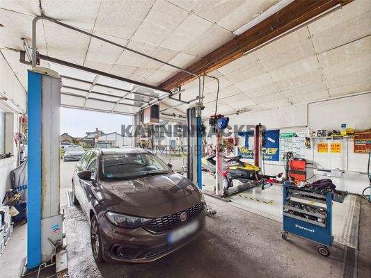 Werkstatt mit Hebebühne