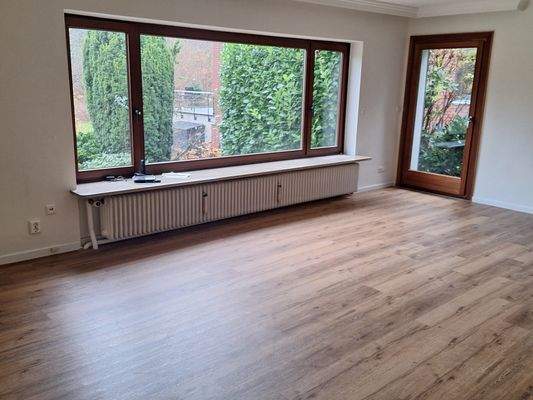 Wohnzimmer mit neuen Fußboden.jpg