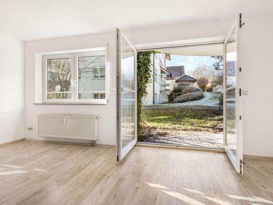 Wohnzimmer mit Zugang zur Süd-West-Terrasse