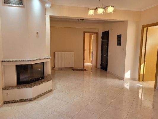 Kreta, Argouli: Zweistöckiges Haus mit Keller zu verkaufen