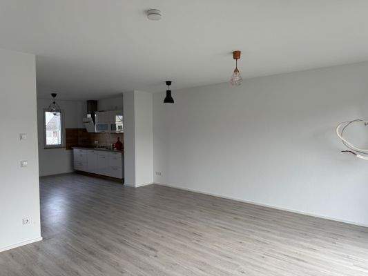 offene Wohn- und Küchenbereich