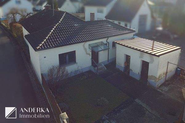 Vorhof/-Garten mit Schuppen