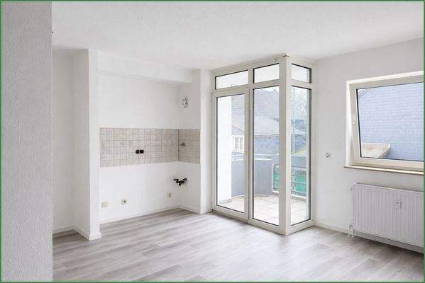 Zimmer mit Blick auf den Balkon