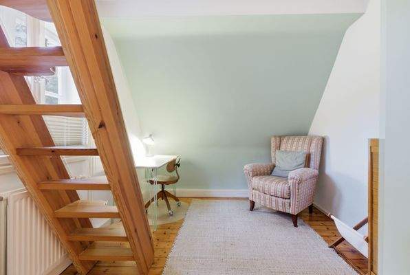 Durchgangszimmer ins DG