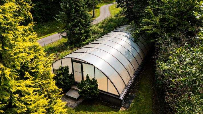 Überdachter Außenpool