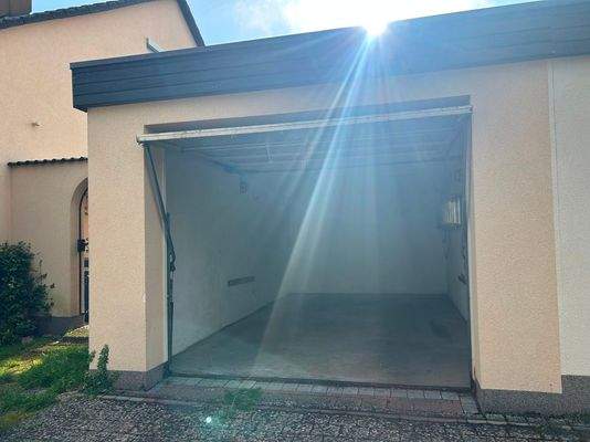 Garage neben dem Haus