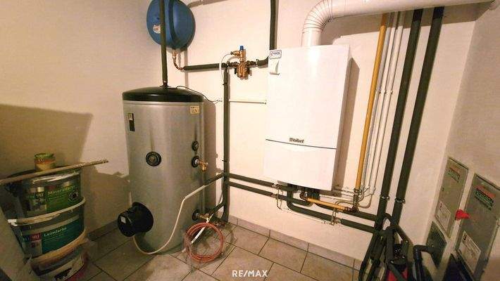 Technik im Keller Raum 1