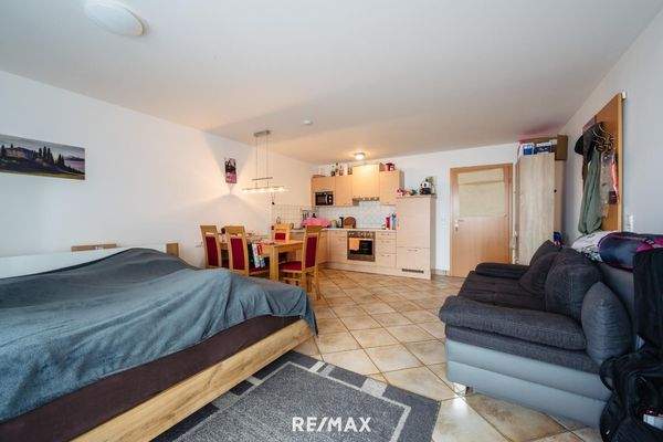 Wohn-/Koch-/Ess-/Schlafbereich