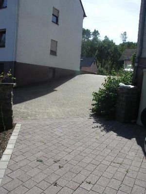 35 - Zufahrt Garage