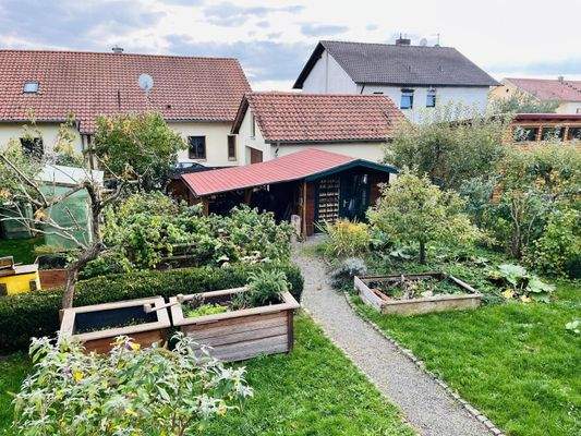 ein Paradies für den Gartenfreund, u.a. mit Gartenhaus