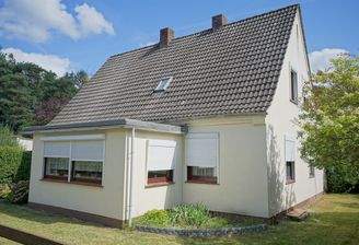 Vorderansicht von der Straße 