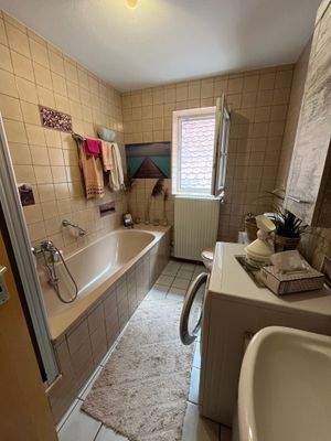 Wohnung links - Badezimmer