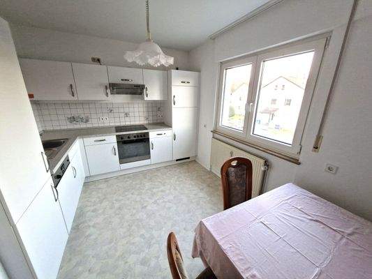 die Küche mit EBK und Essplatz