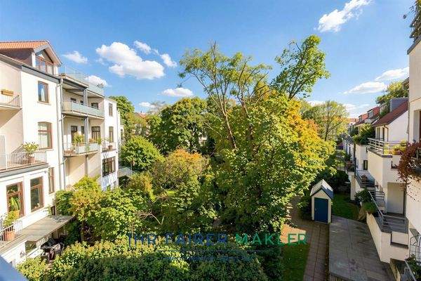 Ausblick vom kleinen Balkon im Sommer