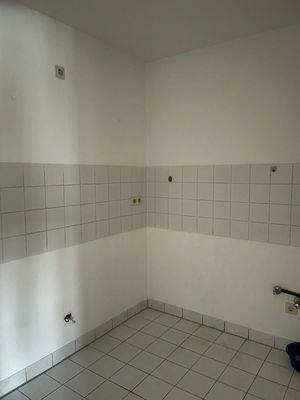 Küche mit weißen Fliesen