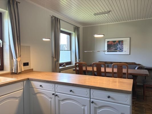 Küche mit Blick zur Sitzecke