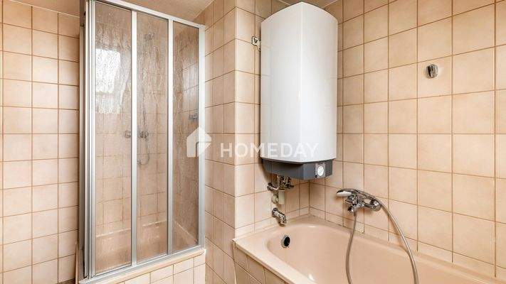 DG rechts Badezimmer 1