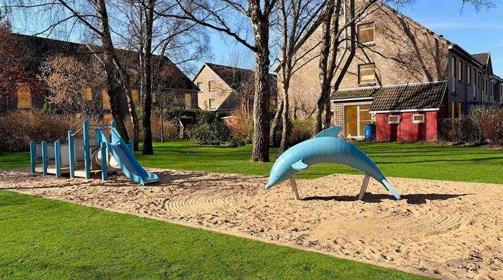 Spielplatz in der dem Haus