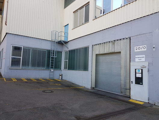 Halle_Andieung mit Parkplatz