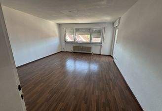 Wohnzimmer mit Zugang Balkon