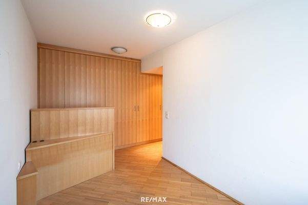 viel Stauraum im Arbeitszimmer