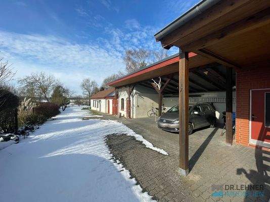 Carport und Nebengelass