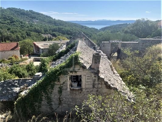 Das Steinhaus befindet sich in attraktiver Lage