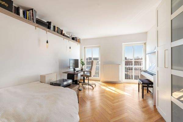 Teils bodentiefe Fenster