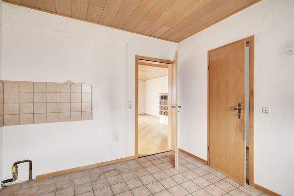 Küche + angrenzender Abstellraum