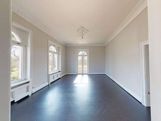 ... mit Zugang zum Balkon