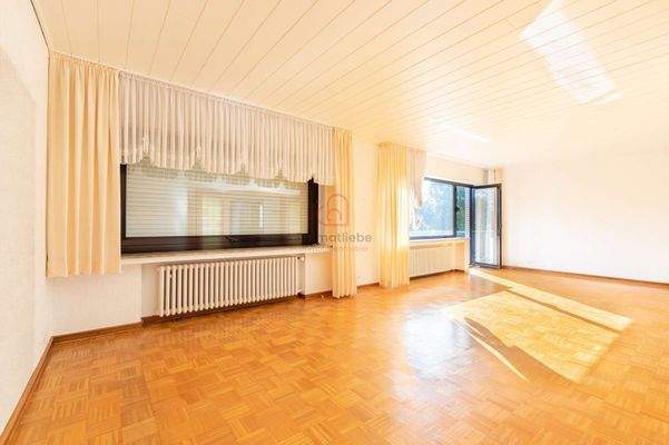 großes Wohn-/Esszimmer im 1. OG