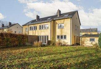 Blick vom Garten auf das Haus