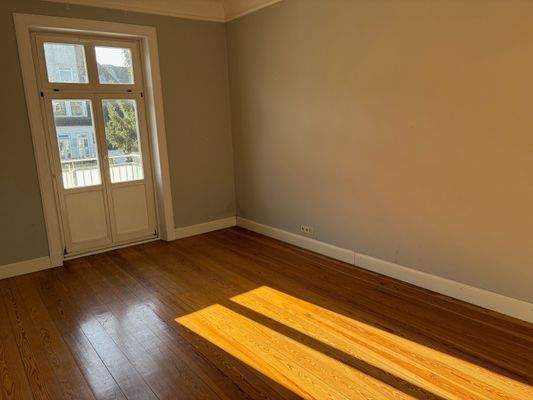 Zimmer mit Südbalkon.jpg