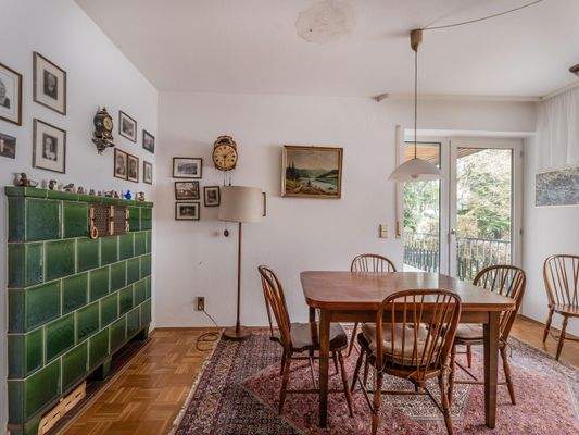 Esszimmer mit Zugang zur hinteren Terrasse