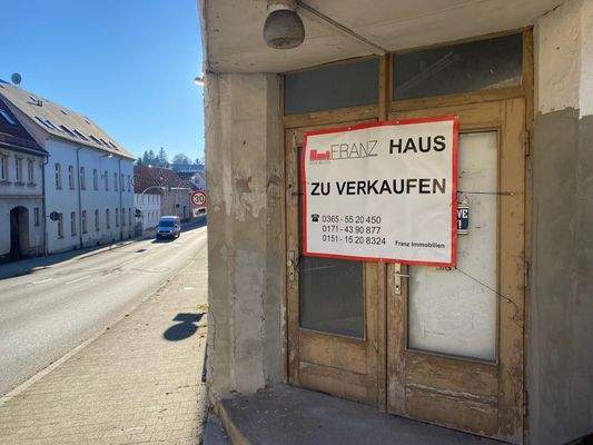 ehemaliger Ladeneingang im Erdgeschoss.jpeg