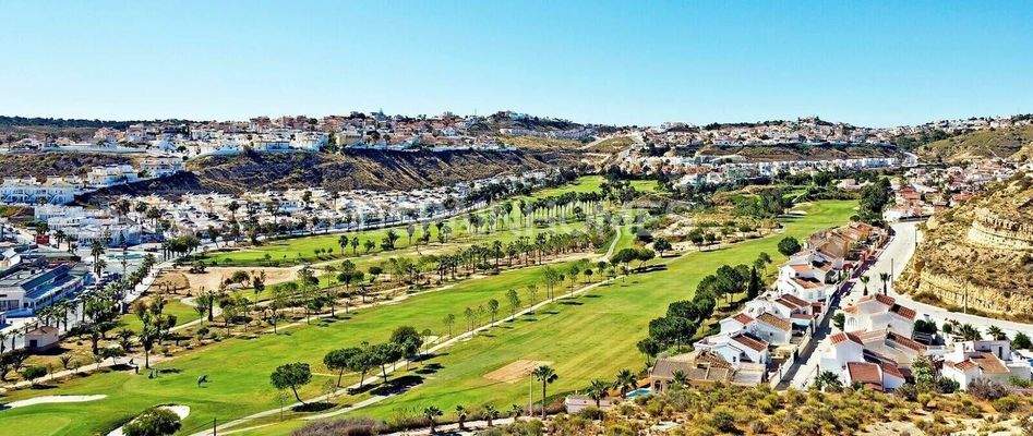 Elegant Detached Villas Close to the Golf Courses in Rojales