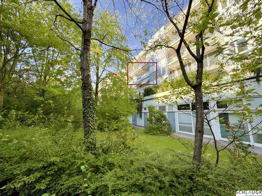 Grüner Innenhof mit Park-Feeling