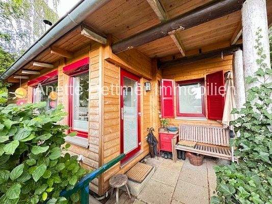 überdachter Eingangsbereich