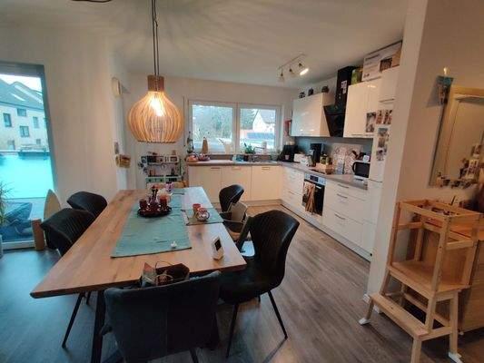 Offene Küche mit Essbereich