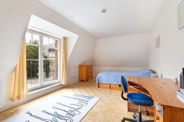 Schlafzimmer mit integrierten Rollläden