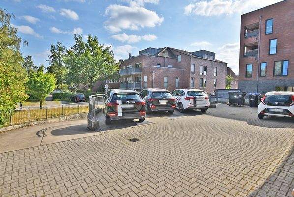 Hof & Tiefgarageneinfahrt