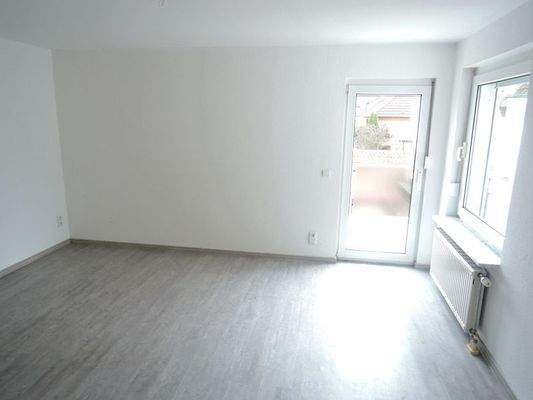 Geräumiges Schlafzimmer mit Zugang Balkon